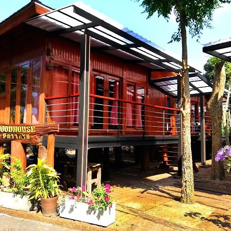 Wood House Pattaya Hotel Eksteriør billede
