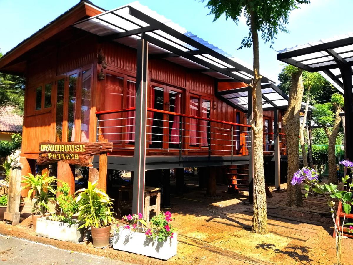 Wood House Pattaya Hotel Eksteriør billede