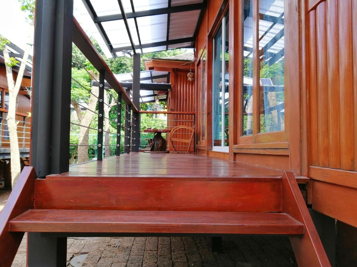 Wood House Pattaya Hotel Eksteriør billede