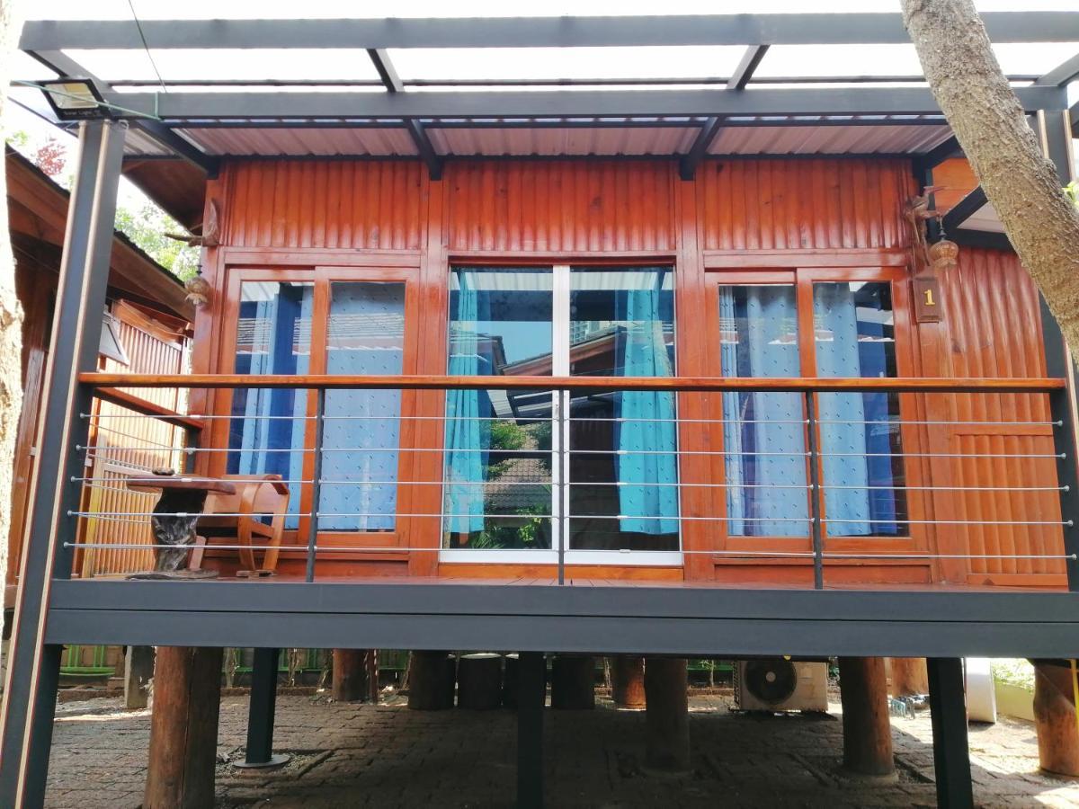 Wood House Pattaya Hotel Eksteriør billede