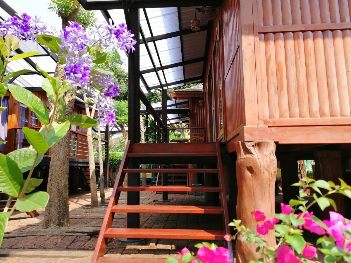 Wood House Pattaya Hotel Eksteriør billede