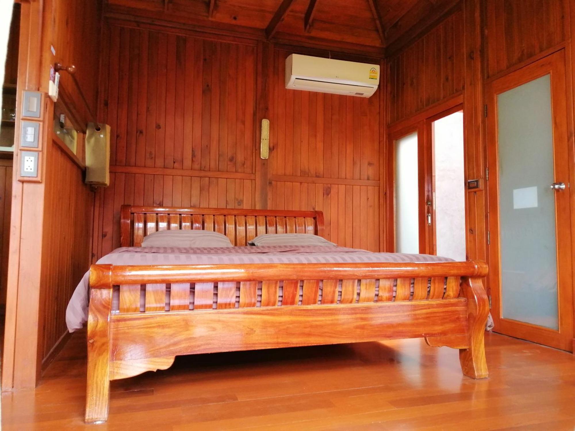 Wood House Pattaya Hotel Eksteriør billede