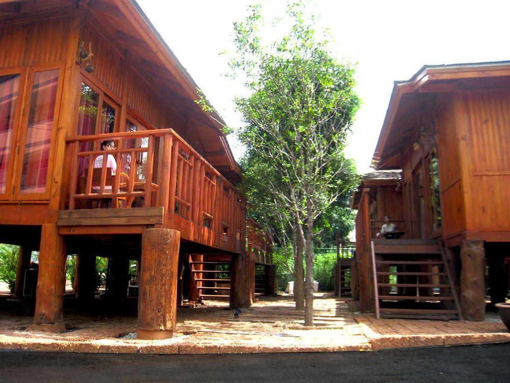 Wood House Pattaya Hotel Eksteriør billede