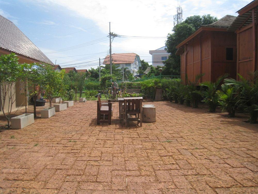 Wood House Pattaya Hotel Eksteriør billede