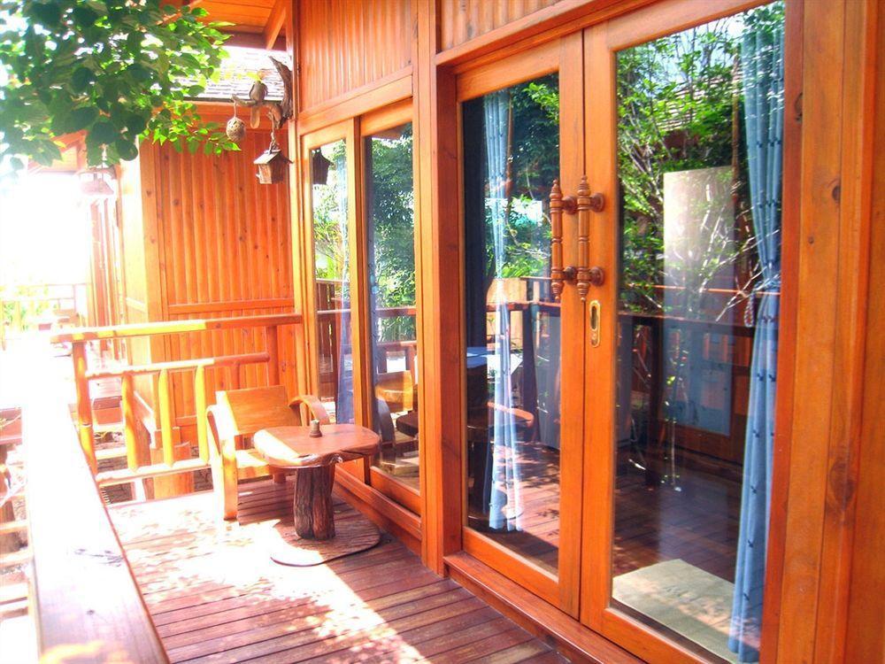 Wood House Pattaya Hotel Eksteriør billede