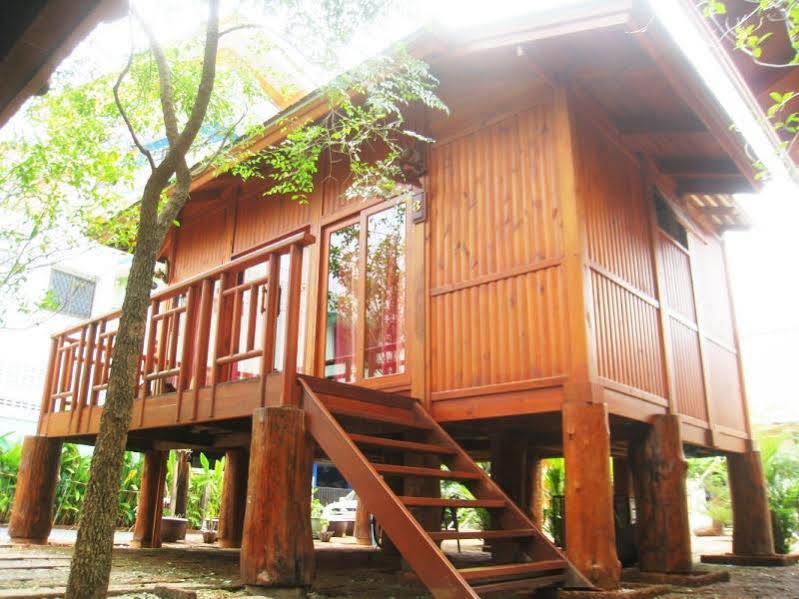 Wood House Pattaya Hotel Eksteriør billede