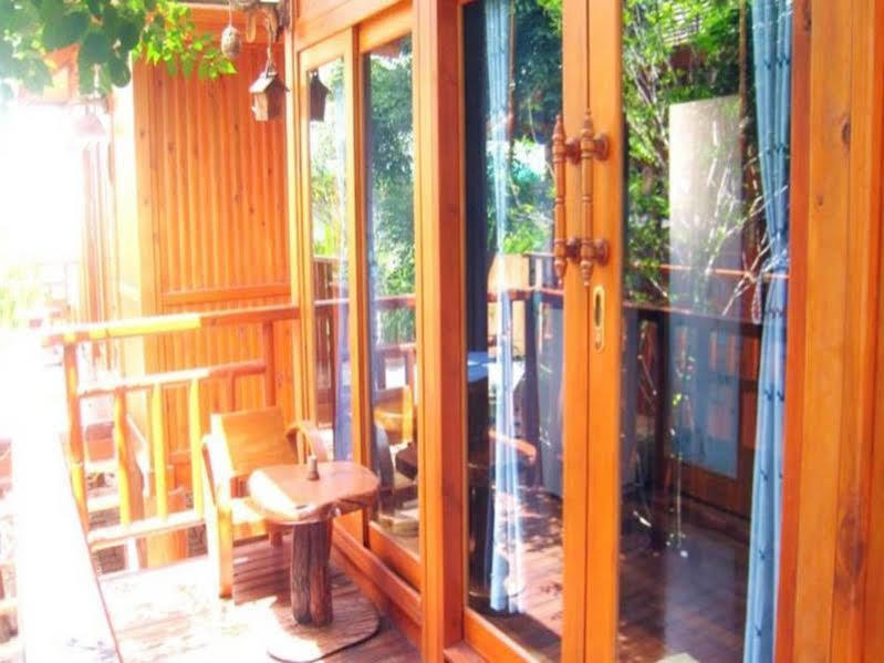 Wood House Pattaya Hotel Eksteriør billede