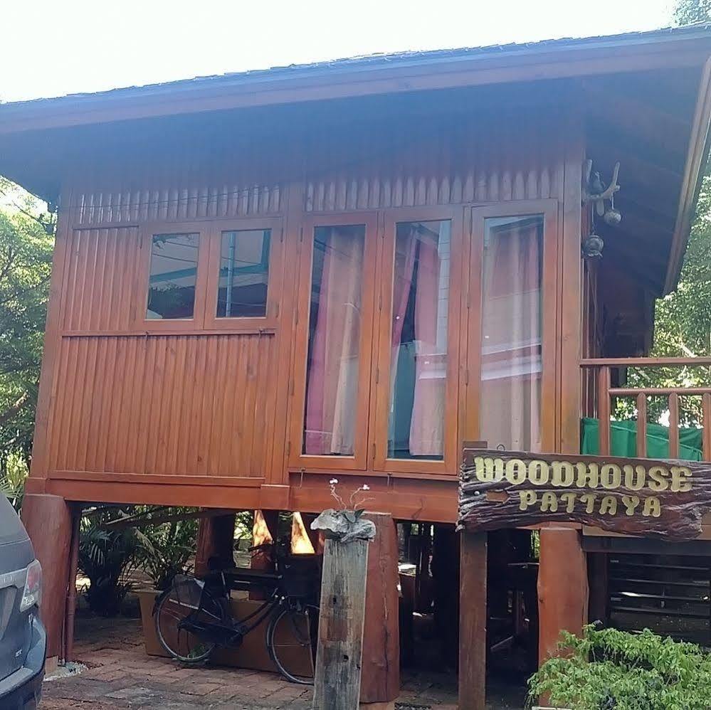 Wood House Pattaya Hotel Eksteriør billede